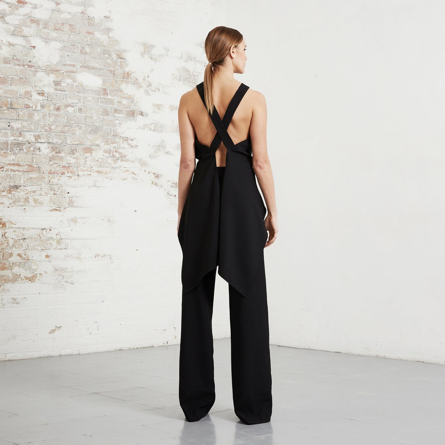 BLACK BACKLESS TUXEDO TOP